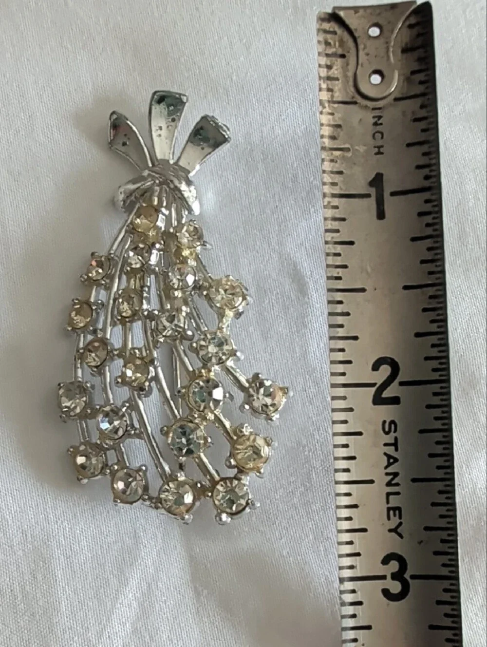 Vintage 1950s Silvertone Waterfall Spray Brooch Pin Clear/Champagne Rhinestones